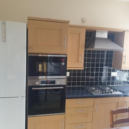 London Luxury Apartments 5 Min Walk From Ilford Station, With Free Parking Free Wifi Екстериор снимка