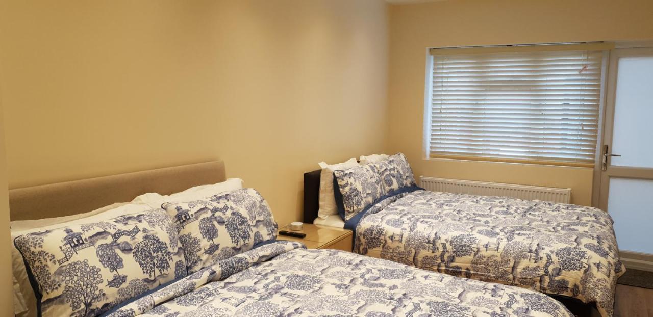 London Luxury Apartments 5 Min Walk From Ilford Station, With Free Parking Free Wifi Екстериор снимка
