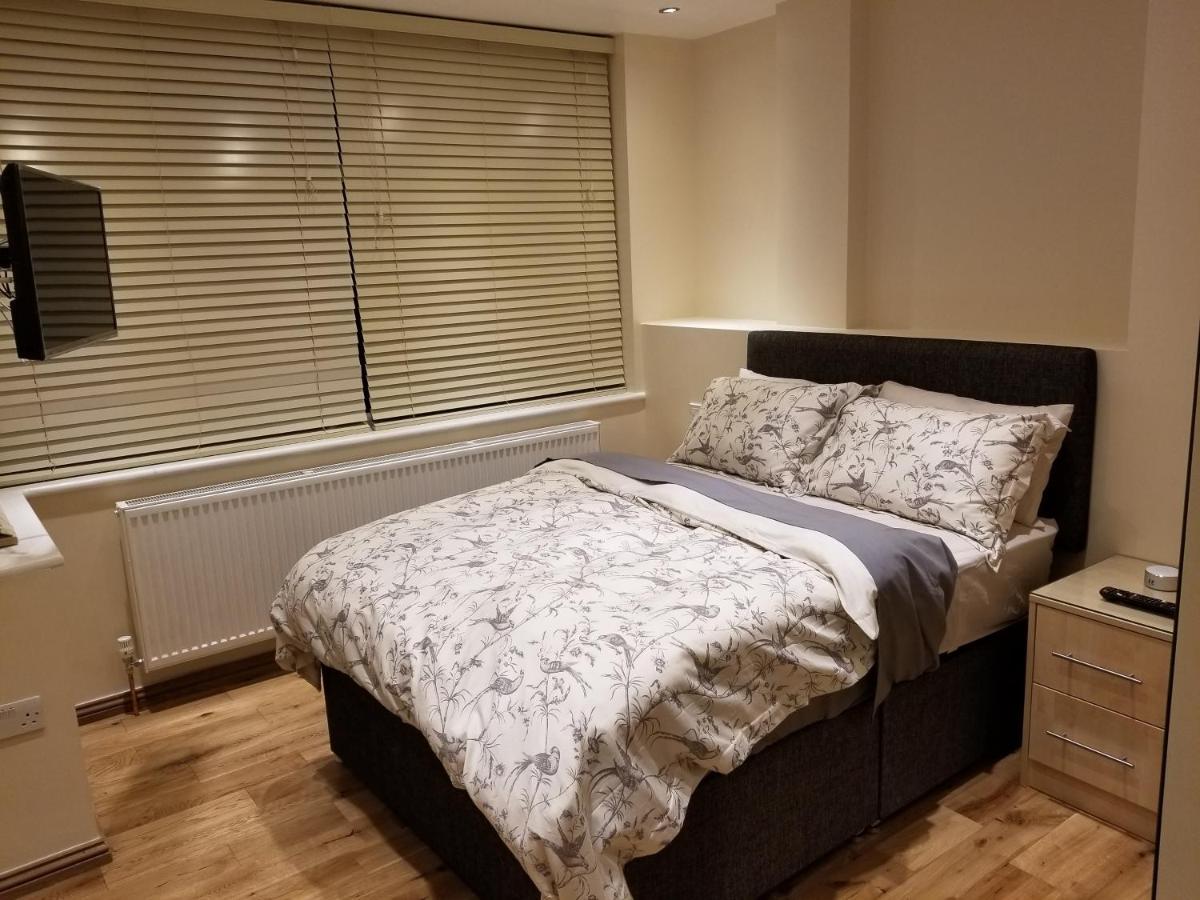 London Luxury Apartments 5 Min Walk From Ilford Station, With Free Parking Free Wifi Екстериор снимка