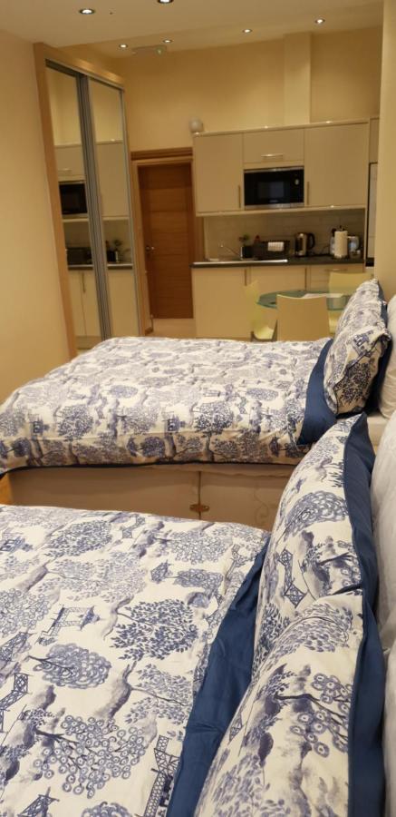 London Luxury Apartments 5 Min Walk From Ilford Station, With Free Parking Free Wifi Екстериор снимка