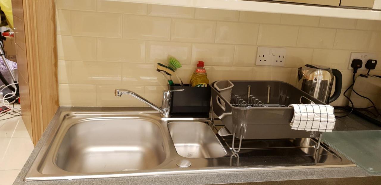 London Luxury Apartments 5 Min Walk From Ilford Station, With Free Parking Free Wifi Екстериор снимка