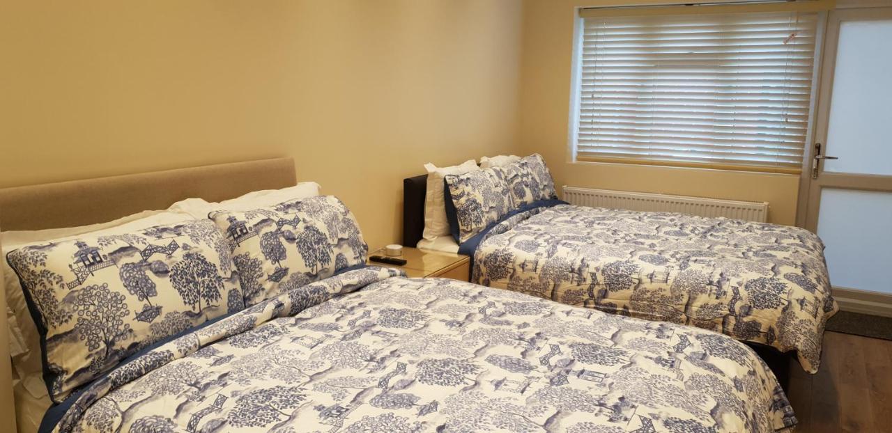 London Luxury Apartments 5 Min Walk From Ilford Station, With Free Parking Free Wifi Екстериор снимка