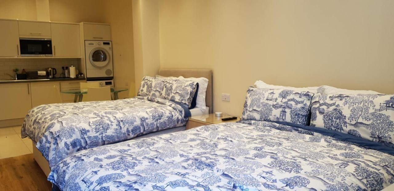 London Luxury Apartments 5 Min Walk From Ilford Station, With Free Parking Free Wifi Екстериор снимка