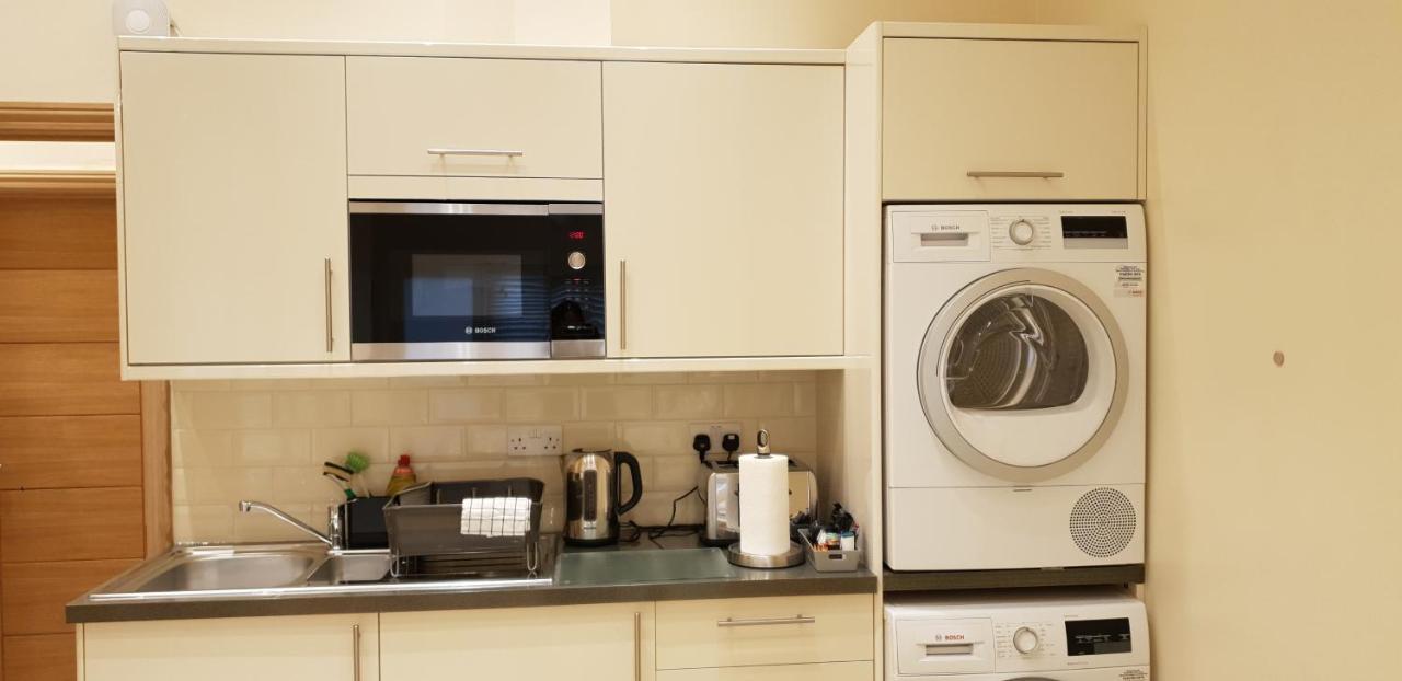 London Luxury Apartments 5 Min Walk From Ilford Station, With Free Parking Free Wifi Екстериор снимка