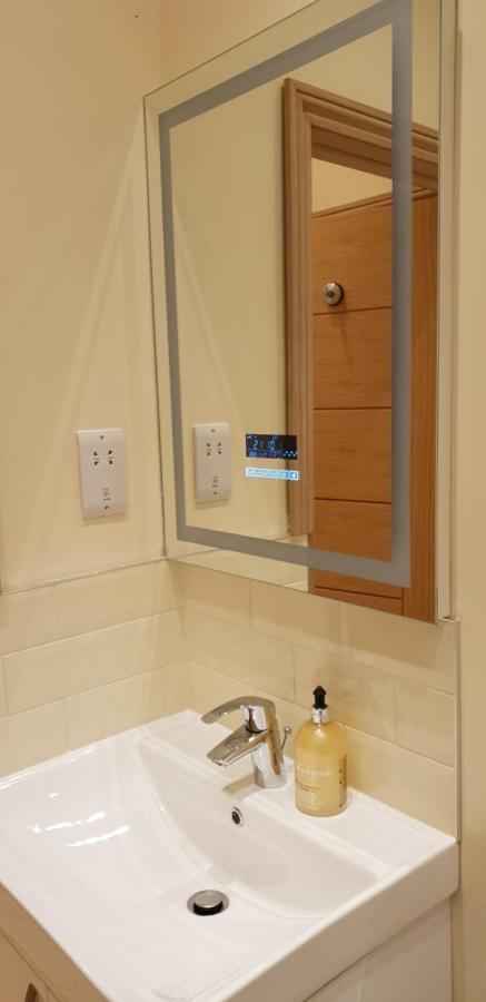 London Luxury Apartments 5 Min Walk From Ilford Station, With Free Parking Free Wifi Екстериор снимка