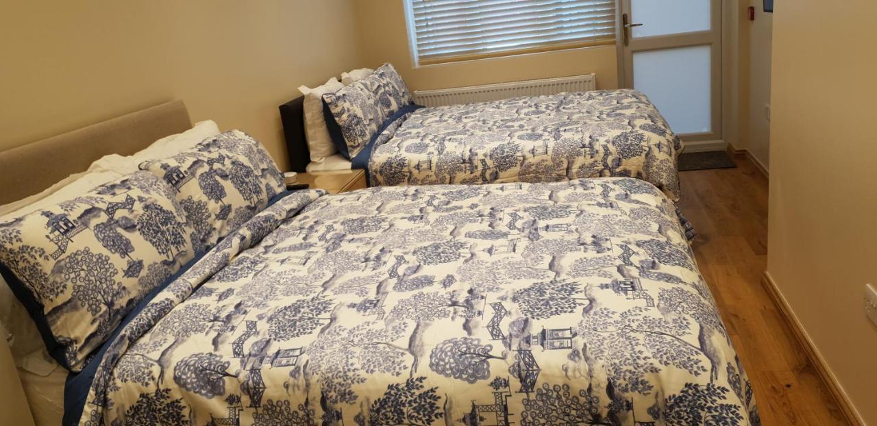 London Luxury Apartments 5 Min Walk From Ilford Station, With Free Parking Free Wifi Екстериор снимка