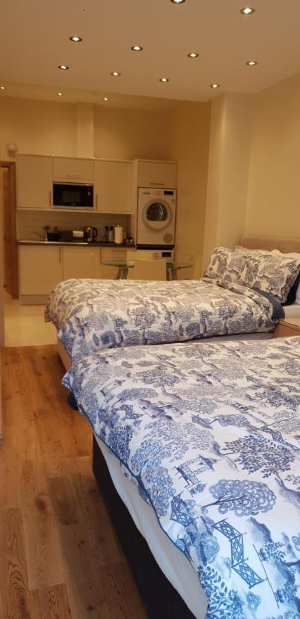 London Luxury Apartments 5 Min Walk From Ilford Station, With Free Parking Free Wifi Екстериор снимка