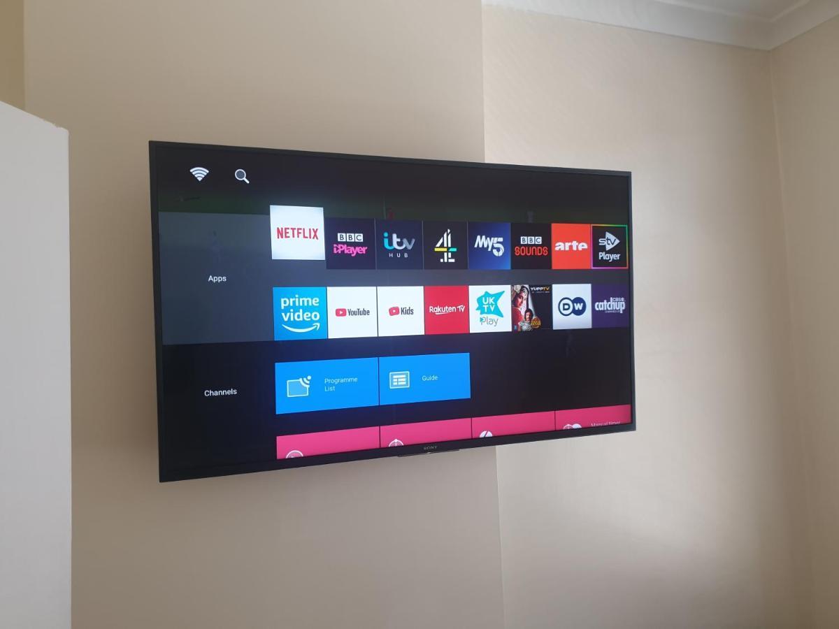 London Luxury Apartments 5 Min Walk From Ilford Station, With Free Parking Free Wifi Екстериор снимка