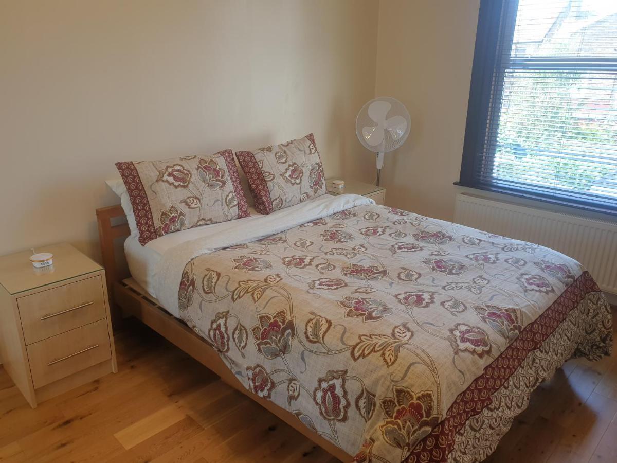 London Luxury Apartments 5 Min Walk From Ilford Station, With Free Parking Free Wifi Екстериор снимка