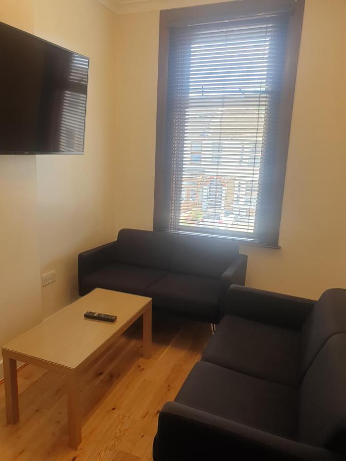 London Luxury Apartments 5 Min Walk From Ilford Station, With Free Parking Free Wifi Екстериор снимка