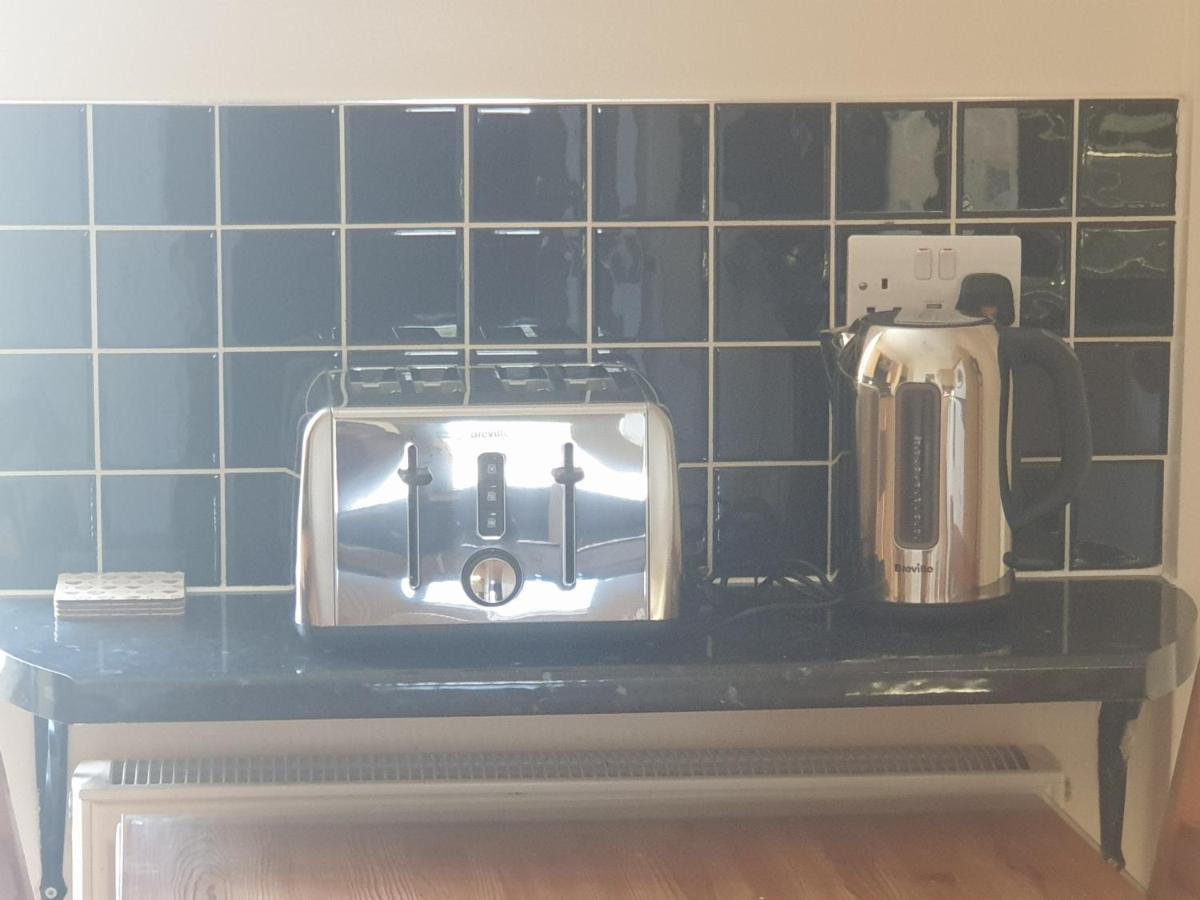 London Luxury Apartments 5 Min Walk From Ilford Station, With Free Parking Free Wifi Екстериор снимка