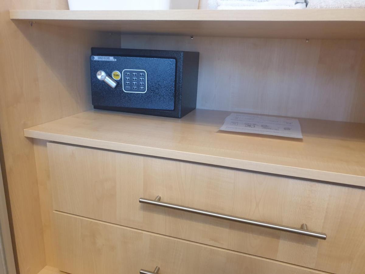 London Luxury Apartments 5 Min Walk From Ilford Station, With Free Parking Free Wifi Екстериор снимка