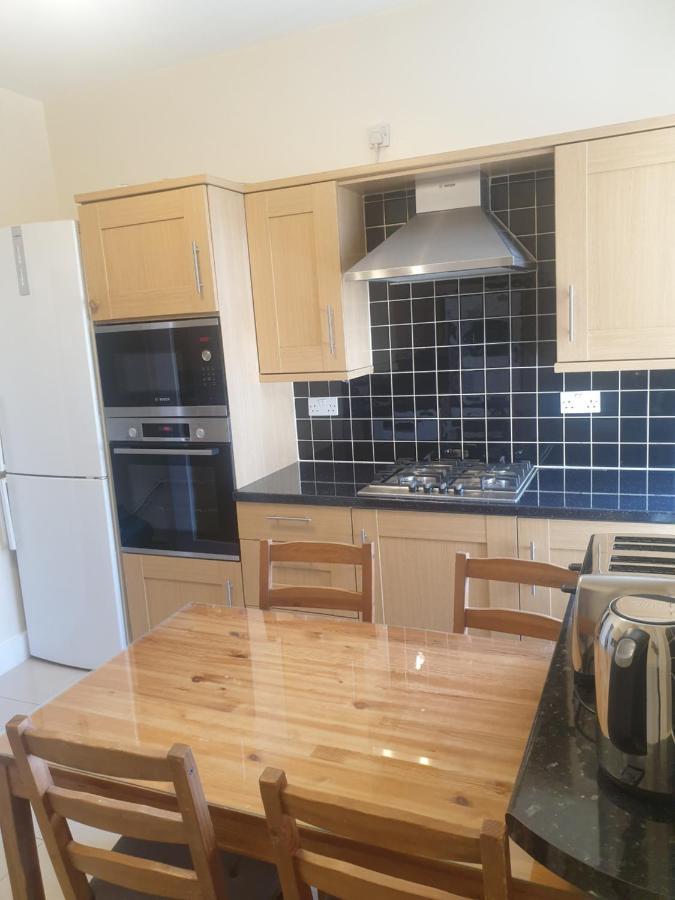 London Luxury Apartments 5 Min Walk From Ilford Station, With Free Parking Free Wifi Екстериор снимка