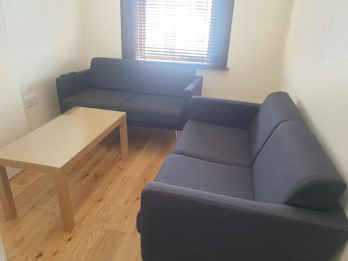 London Luxury Apartments 5 Min Walk From Ilford Station, With Free Parking Free Wifi Екстериор снимка