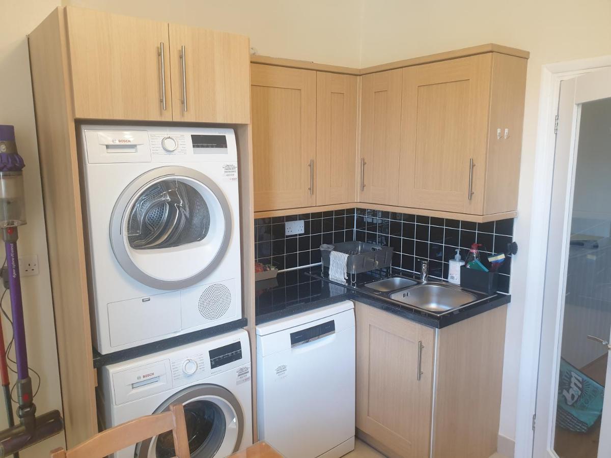London Luxury Apartments 5 Min Walk From Ilford Station, With Free Parking Free Wifi Екстериор снимка