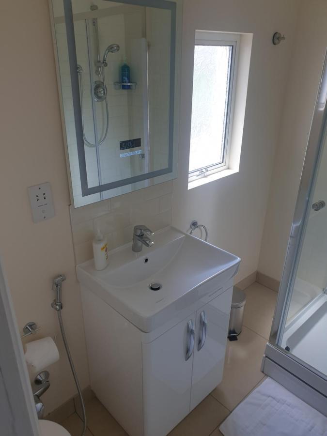 London Luxury Apartments 5 Min Walk From Ilford Station, With Free Parking Free Wifi Екстериор снимка